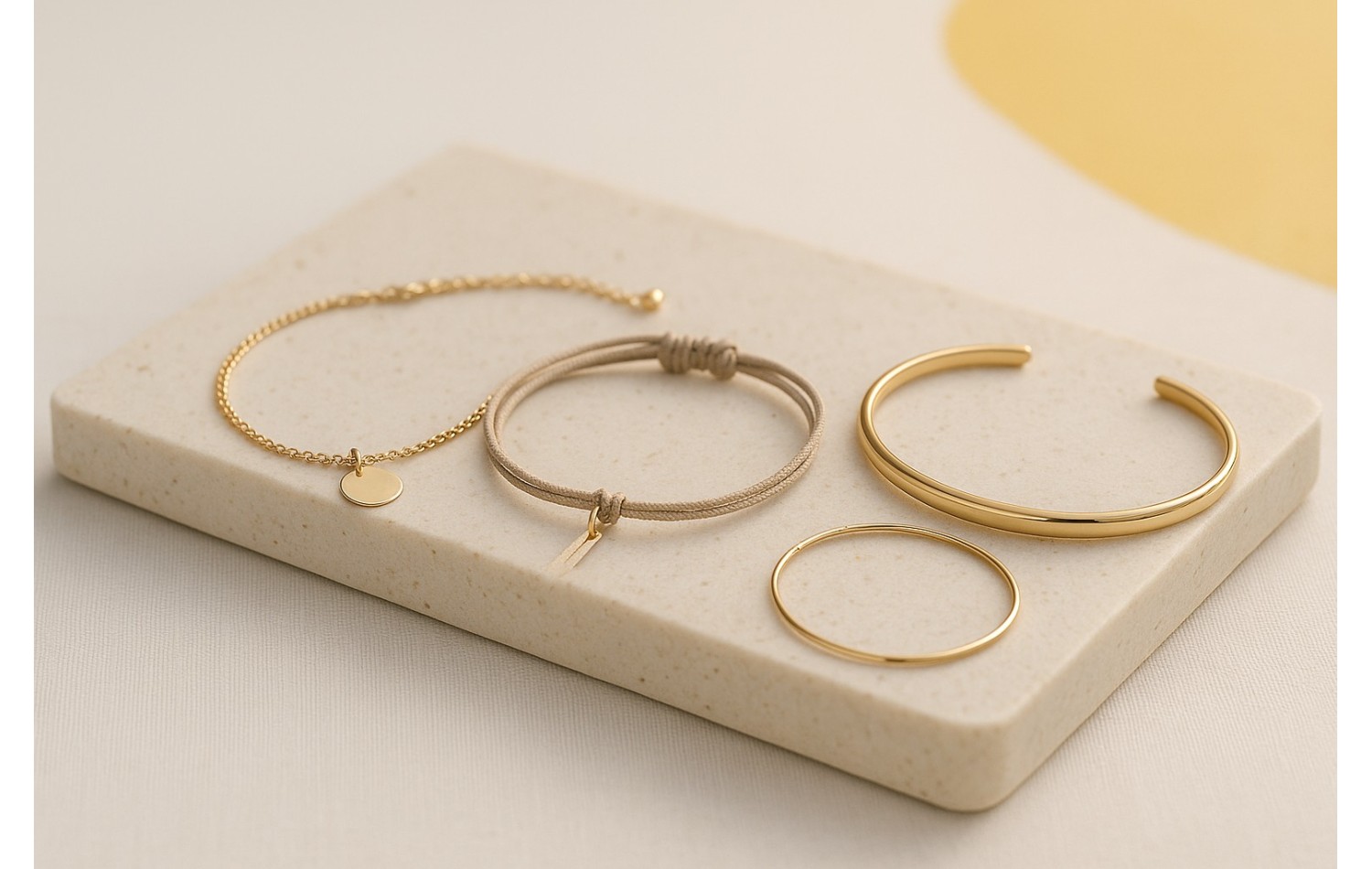 Bracelet lien, chaîne ou jonc : le guide pour bien choisir